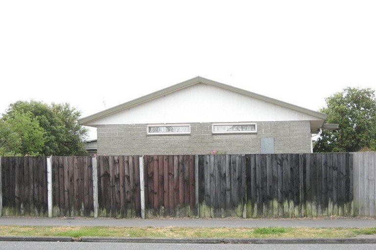 Photo of property in 104 Queenspark Drive, Parklands, Christchurch, 8083