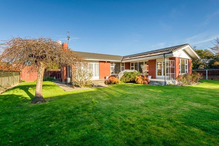 Photo of property in 12 Brackendale Place, Burnside, Christchurch, 8041