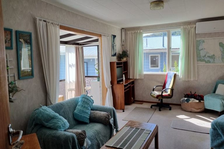 Photo of property in 4 Bella Grove, Naenae, Lower Hutt, 5011