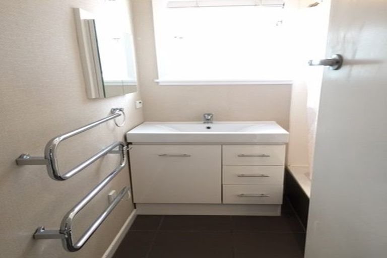 Photo of property in 19 Sunnynook Road, Forrest Hill, Auckland, 0620