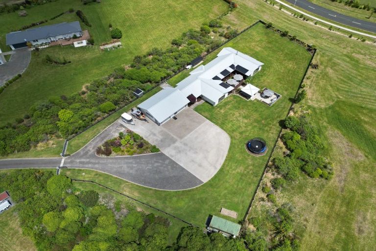 Photo of property in 19 Lacebark Drive, Kinloch, Taupo, 3377