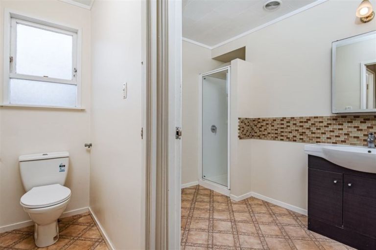 Photo of property in 61 Easton Park Parade, Glenfield, Auckland, 0629