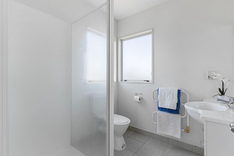 Photo of property in 1/24 Headcorn Place, Botany Downs, Auckland, 2010