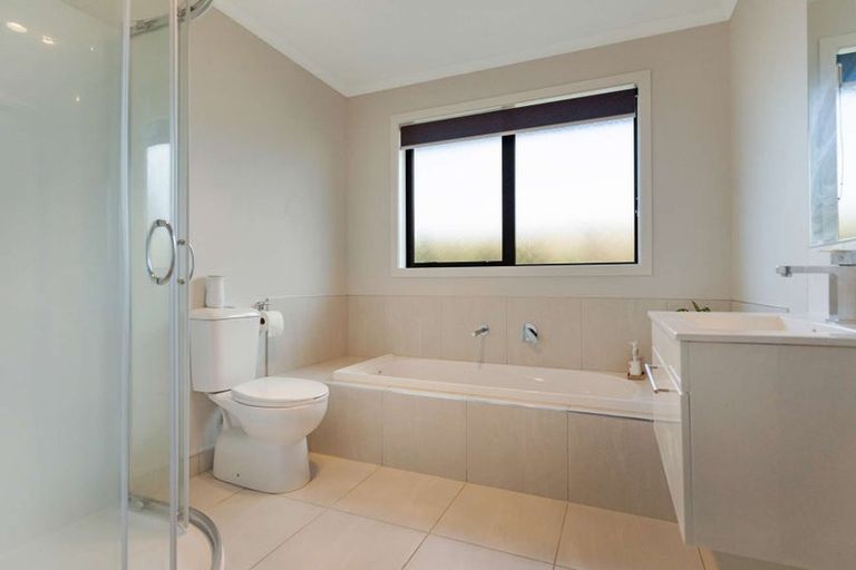 Photo of property in 5 Faber Place, Rototuna North, Hamilton, 3210