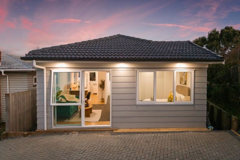 Photo of property in 40b Tiroroa Avenue, Te Atatu South, Auckland, 0610