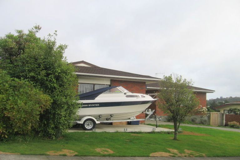 Photo of property in 14 Exploration Way, Whitby, Porirua, 5024