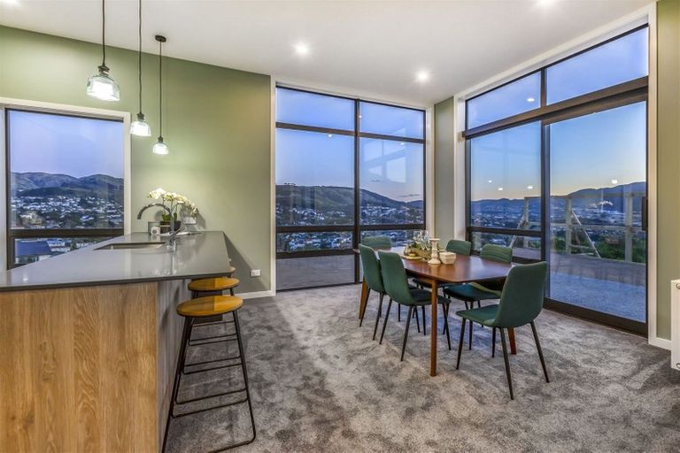 Photo of property in 29 Queen Charlotte Drive, Aotea, Porirua, 5024