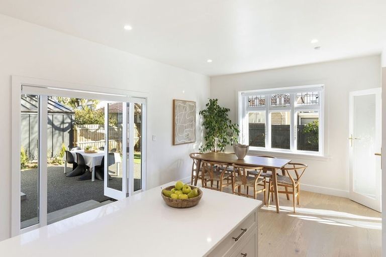 Photo of property in 142 North Avon Road, Richmond, Christchurch, 8013