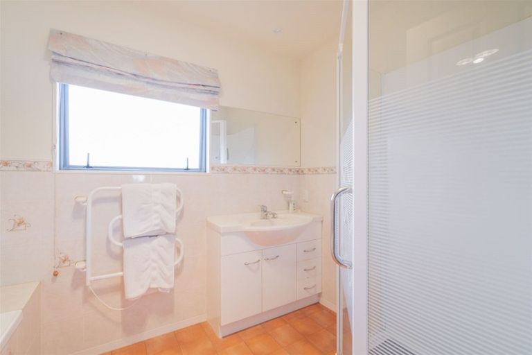 Photo of property in 1 Hardy Place, Cooks Beach, Whitianga, 3591