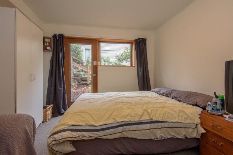 Photo of property in 73a Wynyard Crescent, Fernhill, Queenstown, 9300