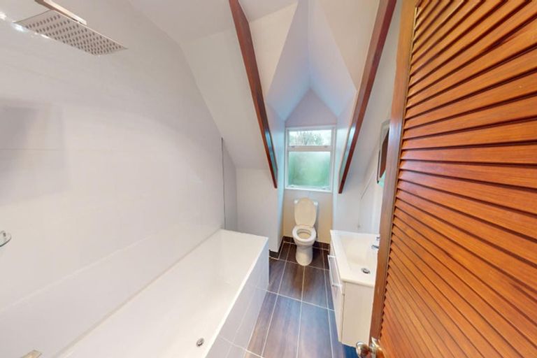 Photo of property in 200 Aokautere Drive, Fitzherbert, Palmerston North, 4471