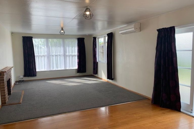 Photo of property in 22 Arimu Road, Papakura, 2110
