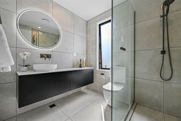 Photo of property in 2/23 Strowan Avenue, Fairfield, Hamilton, 3214