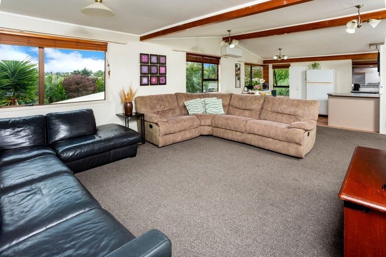 Photo of property in 34 Unsworth Drive, Unsworth Heights, Auckland, 0632