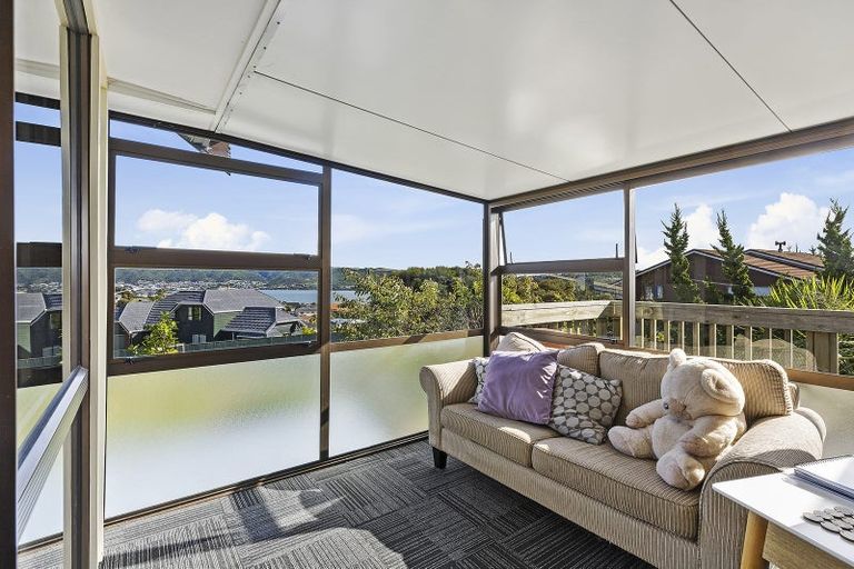 Photo of property in 32 Kinloch Place, Papakowhai, Porirua, 5024