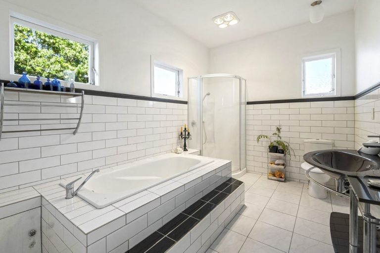 Photo of property in 1/18 Gladstone Road, Northcote, Auckland, 0627