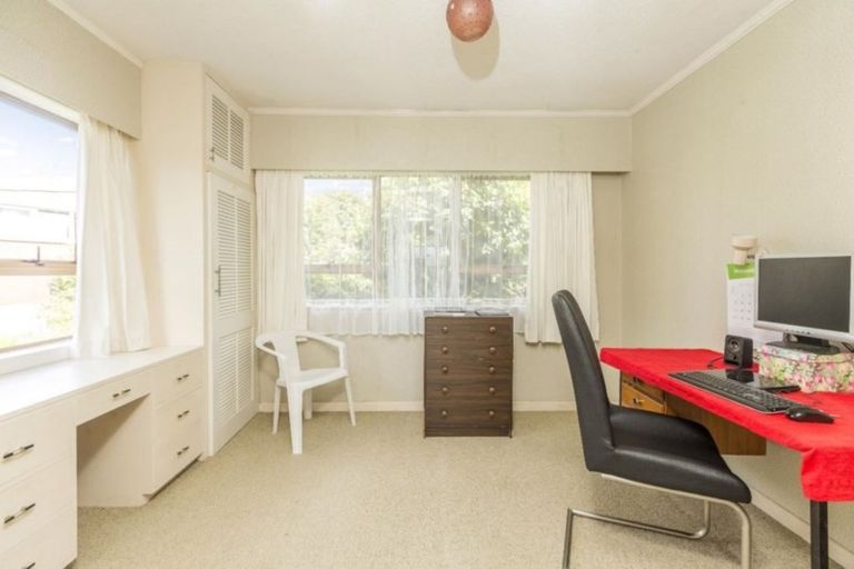 Photo of property in 11 Ross Avenue, Glenfield, Auckland, 0629