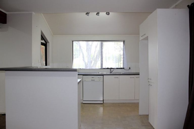 Photo of property in 17 Hutchinson Avenue, New Lynn, Auckland, 0600