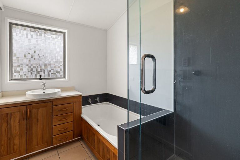 Photo of property in 106 Avondale Road, Taradale, Napier, 4112