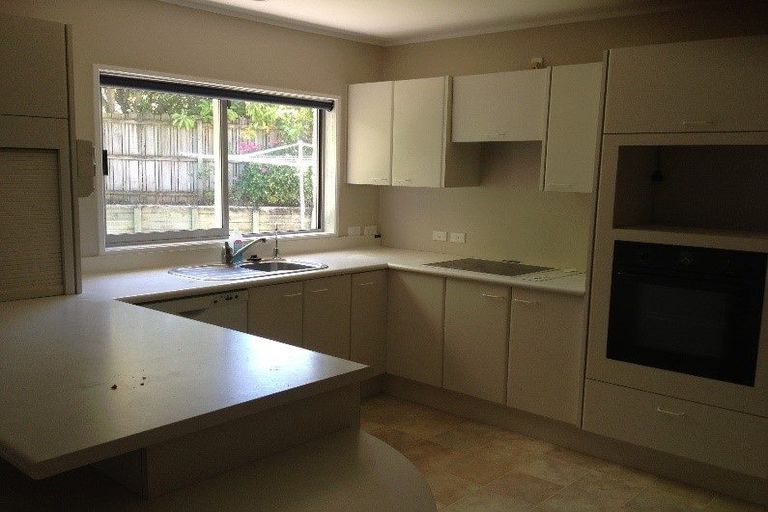 Photo of property in 66 Golfland Drive, Golflands, Auckland, 2013