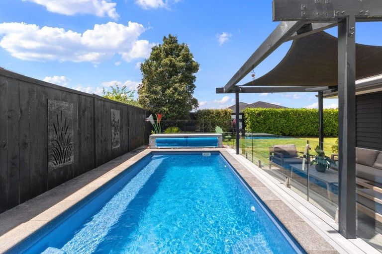 Photo of property in 15 Pohutukawa Parade, Riverhead, 0820