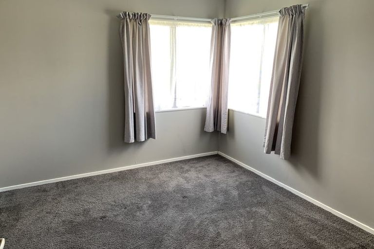 Photo of property in 11 Hilton Grove, Kelvin Grove, Palmerston North, 4414