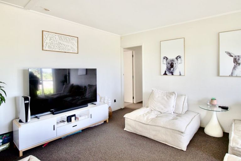 Photo of property in 6 Pahi Place, West Harbour, Auckland, 0618