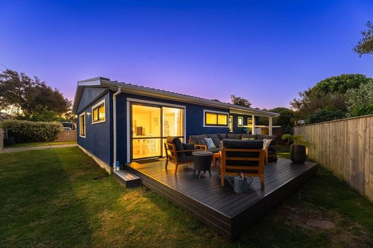 Photo of property in 127 Tilley Road, Paekakariki, 5034