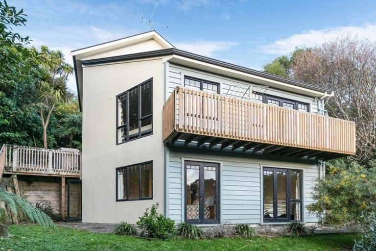 Photo of property in 23 Creswick Terrace, Northland, Wellington, 6012