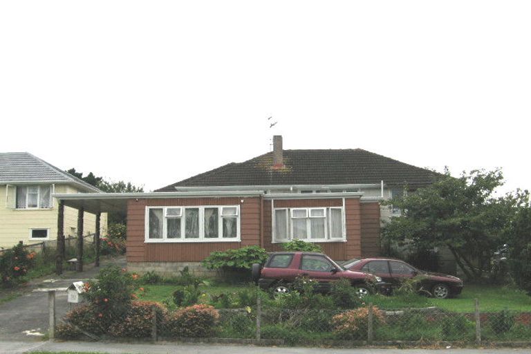 Photo of property in 98 Castledine Crescent, Glen Innes, Auckland, 1072