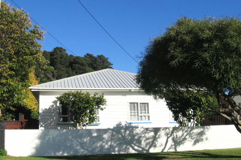 Photo of property in 16 Nikau Street, Eastbourne, Lower Hutt, 5013