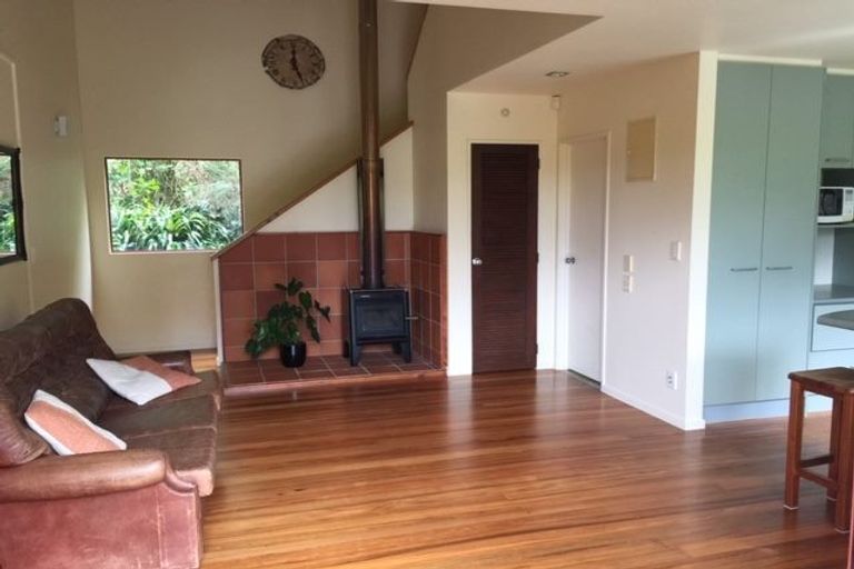 Photo of property in 142 Wade River Road, Wade Heads, Whangaparaoa, 0932