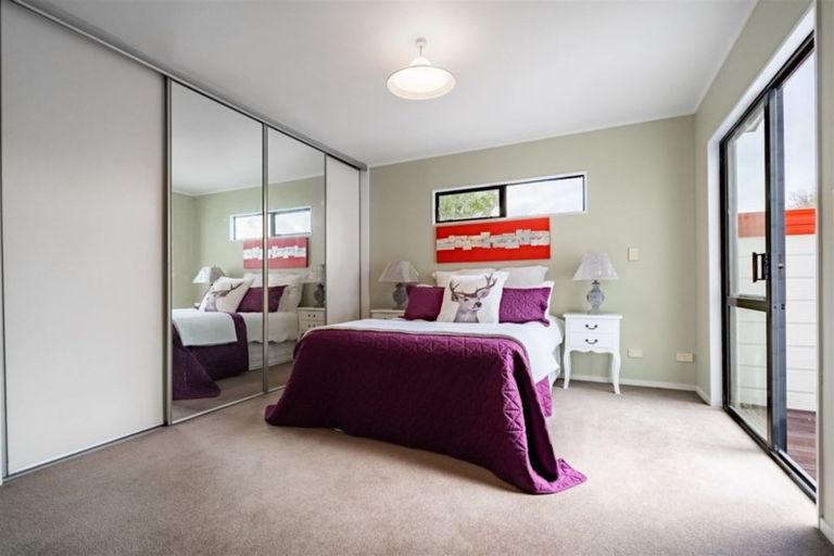 Photo of property in 10 Gillett Place, Botany Downs, Auckland, 2014
