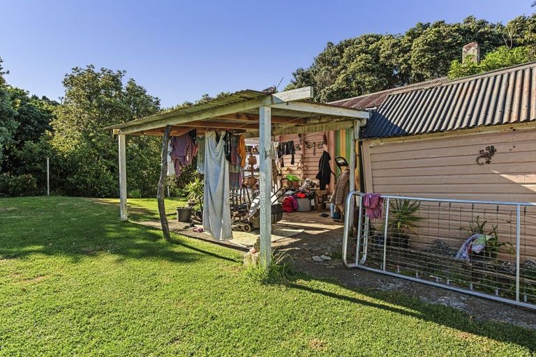 Photo of property in 6 Rangi Street, Mokau, 4376