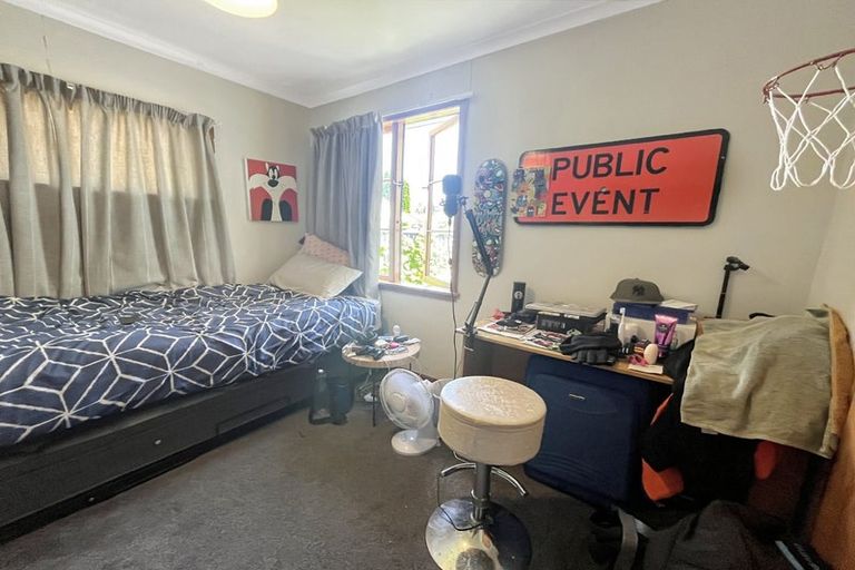 Photo of property in 2 Hendon Place, West End, Palmerston North, 4412