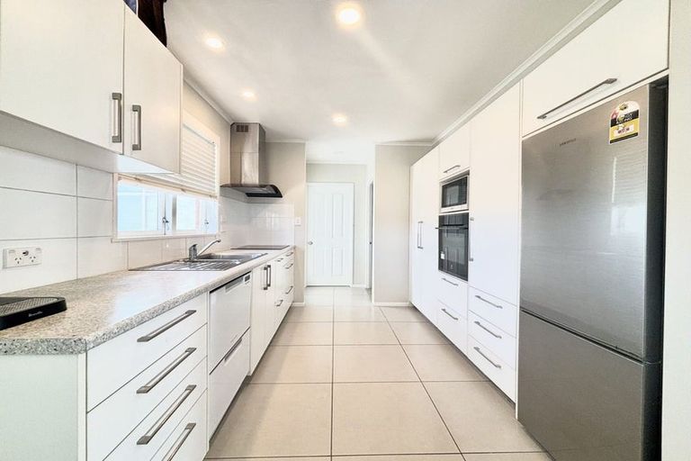 Photo of property in 31 School Road, Te Atatu South, Auckland, 0610