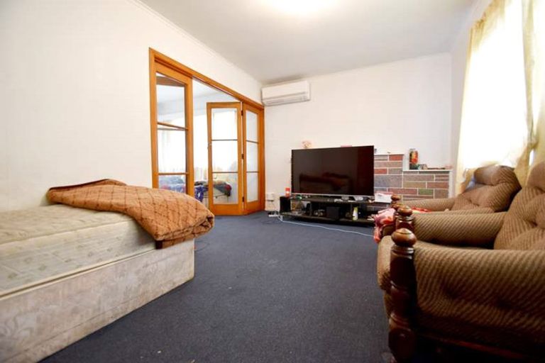 Photo of property in 43 Beaubank Road, Kelston, Auckland, 0602