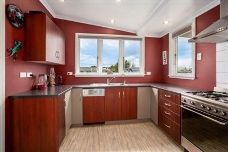 Photo of property in 46 Kirk Street, Otaki, 5512