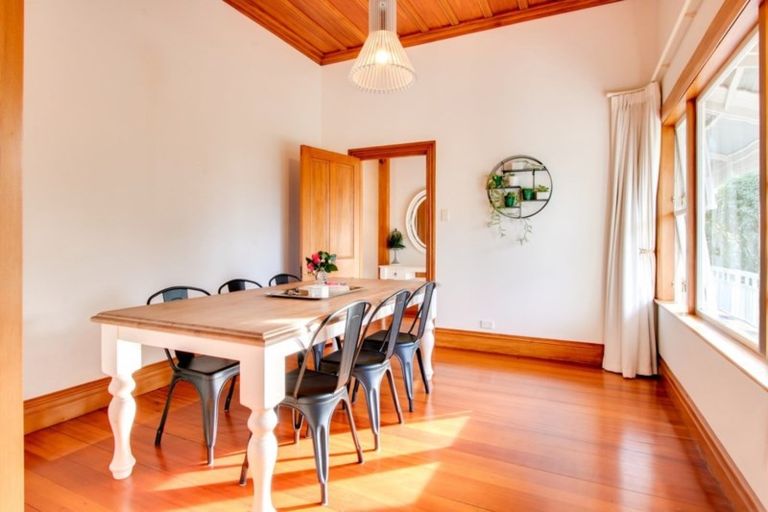 Photo of property in 29 Cameron Road, Bluff Hill, Napier, 4110