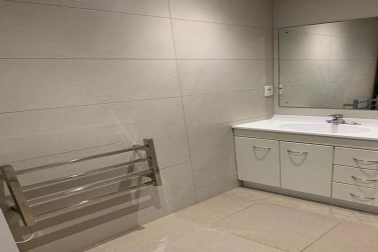 Photo of property in 9/241 Hinemoa Street, Birkenhead, Auckland, 0626