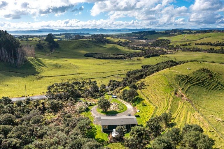 Photo of property in 1529 South Head Road, South Head, Helensville, 0874