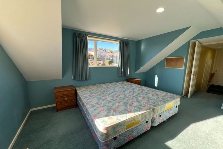 Photo of property in 2 Garland Terrace, Kelvin Heights, Queenstown, 9300