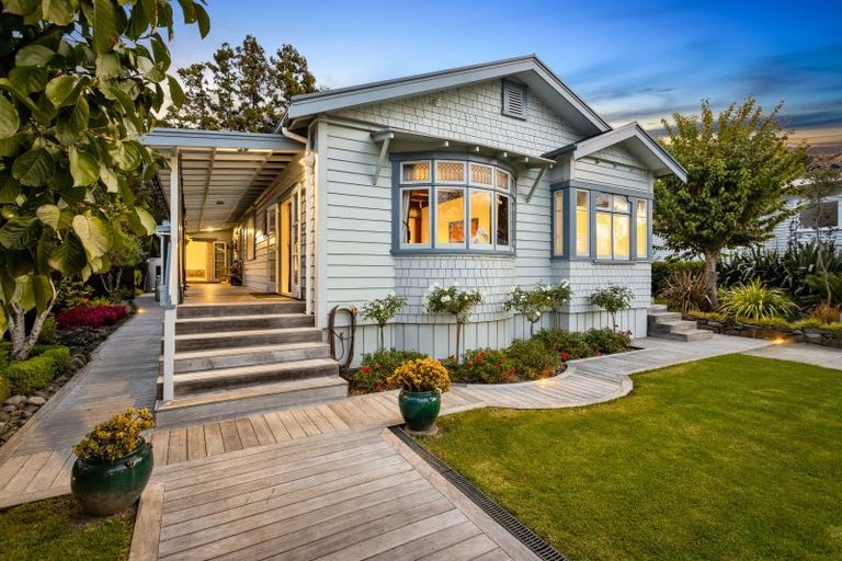 Photo of property in 5 Taupaki Road, Taupaki, Henderson, 0782