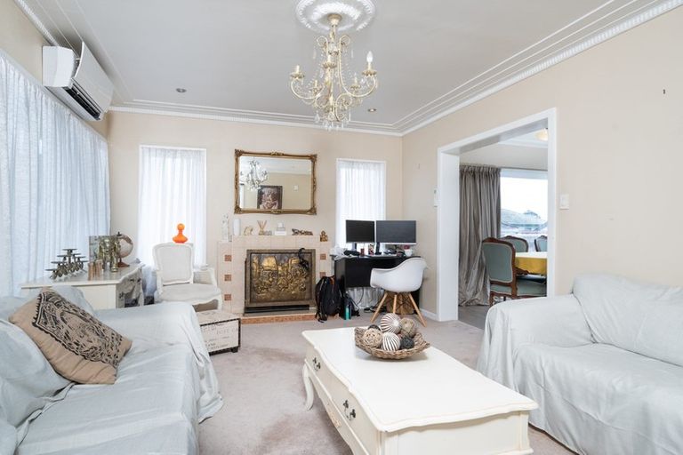 Photo of property in 22 Awaroa Road, Sunnyvale, Auckland, 0612