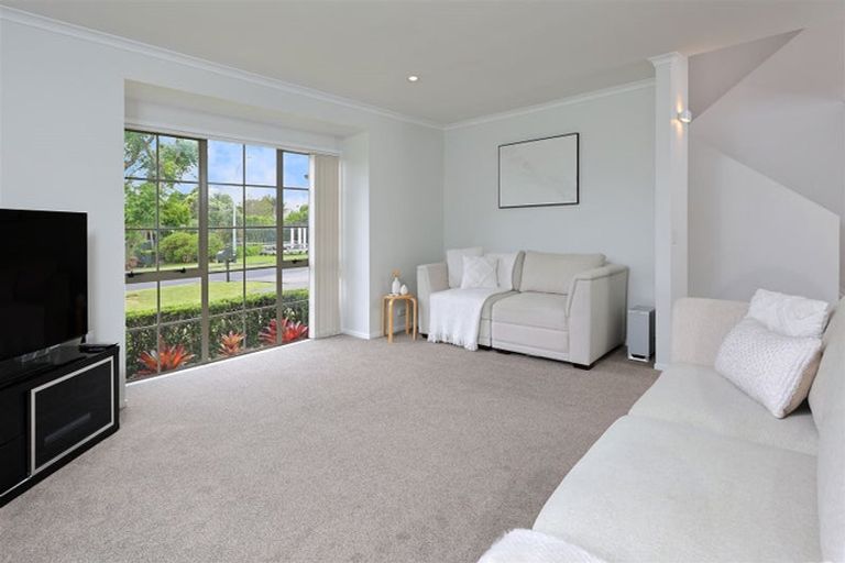 Photo of property in 22 Graven Court, Henderson, Auckland, 0612
