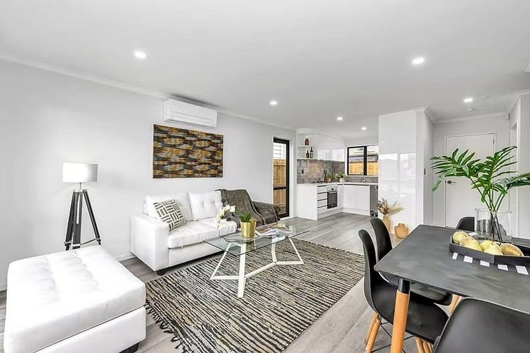 Photo of property in 8e Kent Road, Manurewa, Auckland, 2102