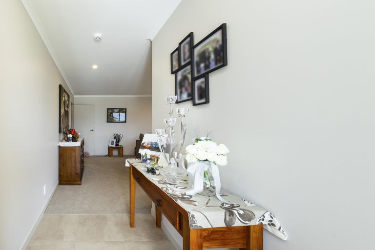 Photo of property in 34 Cyprus Place, Fitzherbert, Palmerston North, 4410