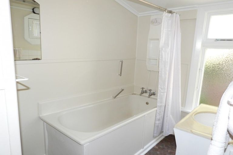 Photo of property in 18 Lincoln Street, Hampden, 9410