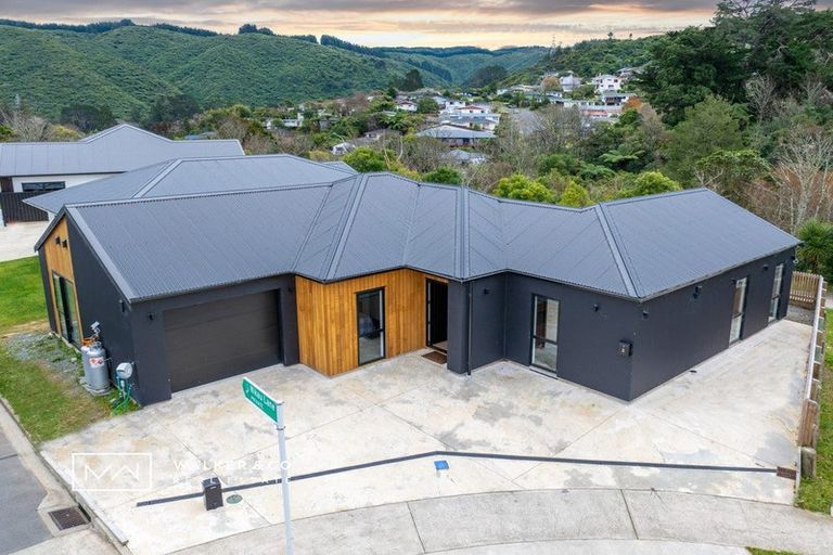 Photo of property in 2 Nikau Lane, Timberlea, Upper Hutt, 5018