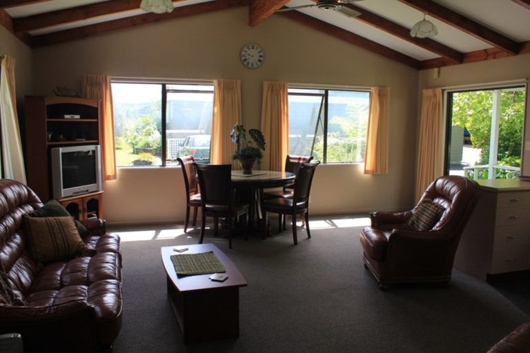 Photo of property in 15 Pottery Lane, Coromandel, 3506